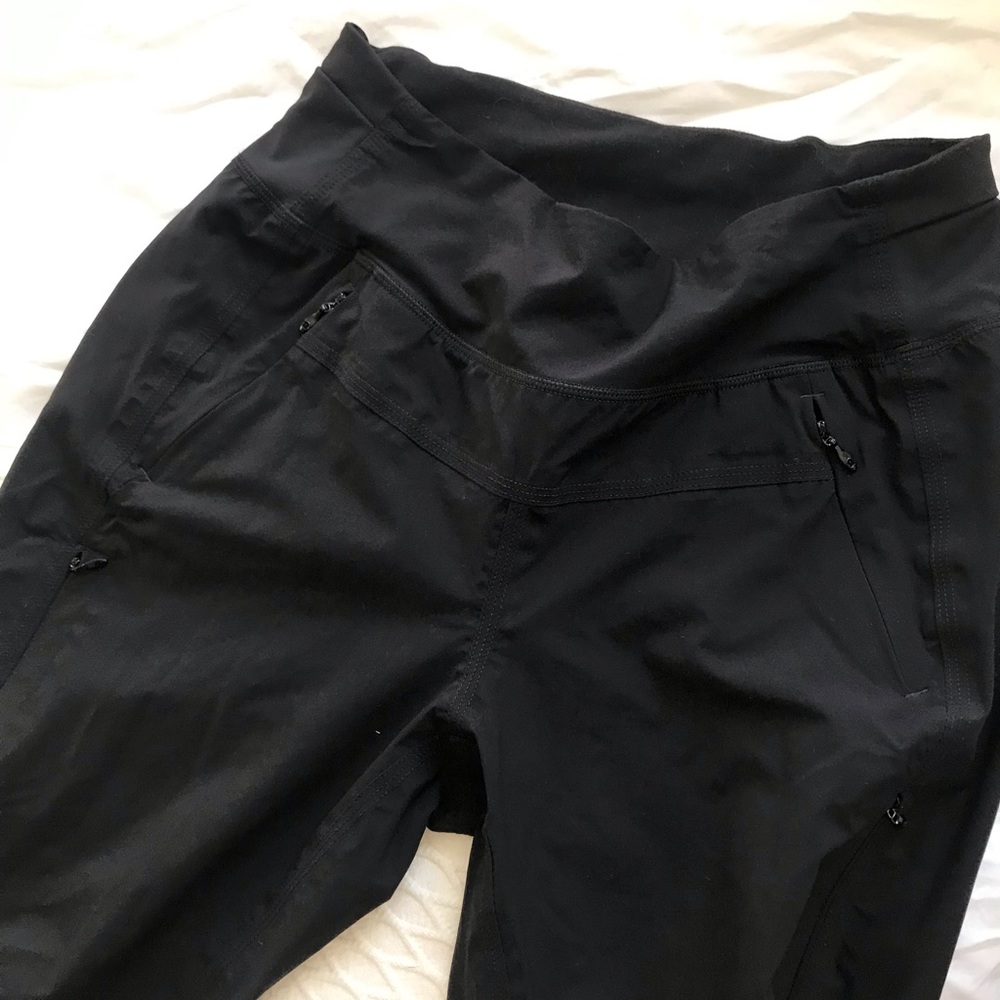 Swishy Lulu pants w pockets and ankle snaps